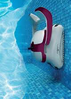 Manutenzione della piscina - robot pulitore